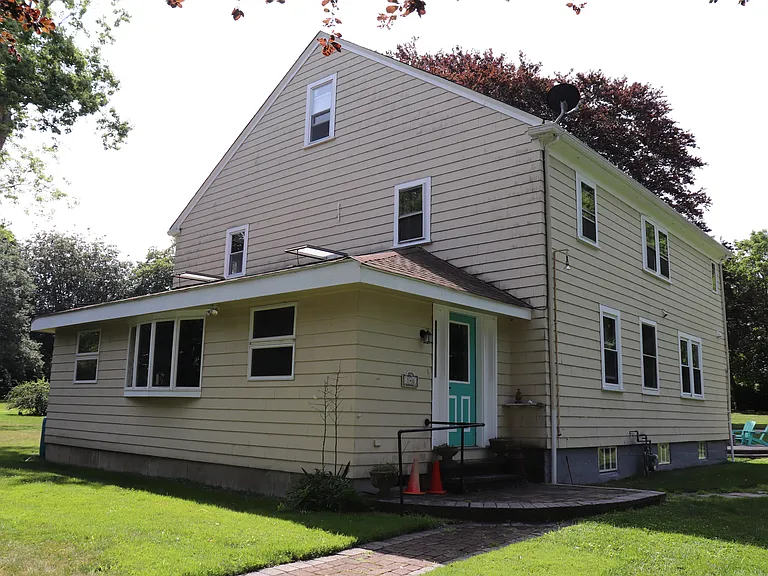 140 Maple Ave #1 — Photo 2