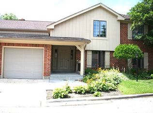 110 Golfview Ln APT B, Frankfort, IL