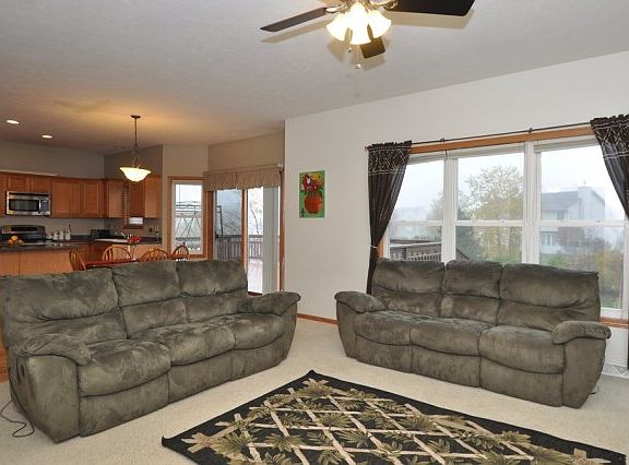 5th image of 2440 Emslie Dr