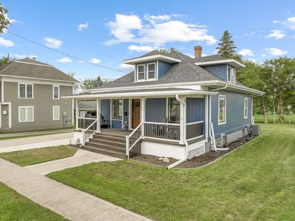 815 Pleasant St, Sumner, IA 50674