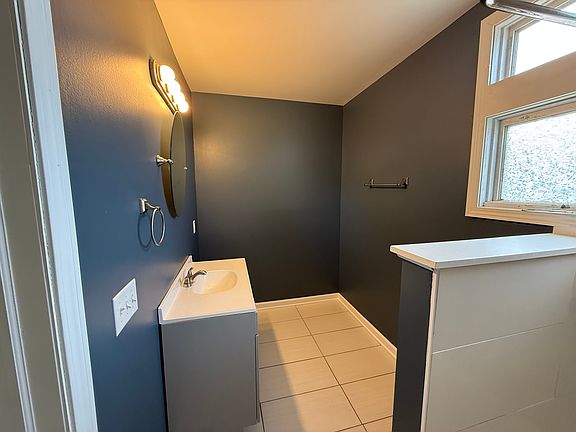 5th image of 368 Weimar St #3