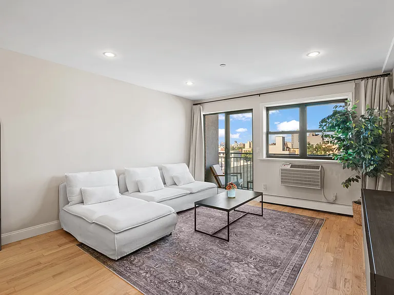 27-16 41st Ave #Penthouse 8I — Photo 5