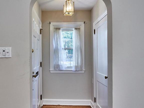 5th image of 16 Westover Cir