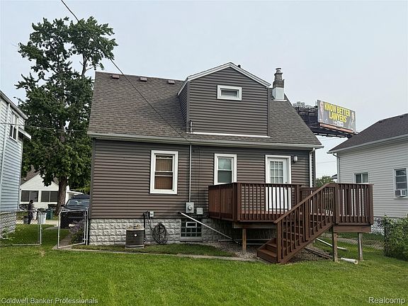 4th image of 445 W Manatee Ave