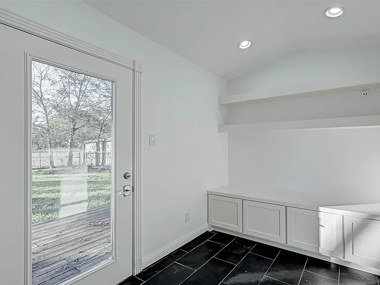520 E Castle Harbour Dr — Photo 11