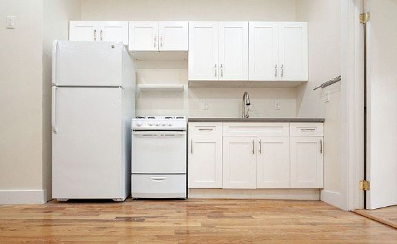 3rd image of 462 Lexington Ave APT 1R