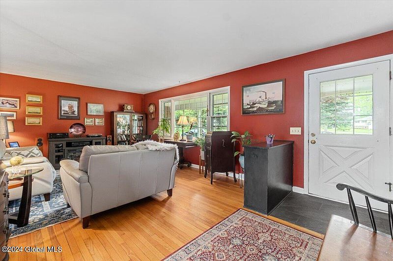 3rd image of 10 Northcrest Drive