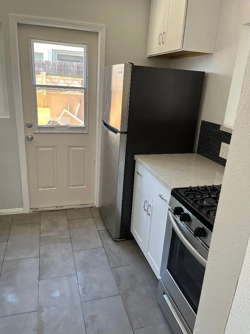 2 bed, 800 sqft, $3,100 — Photo 4