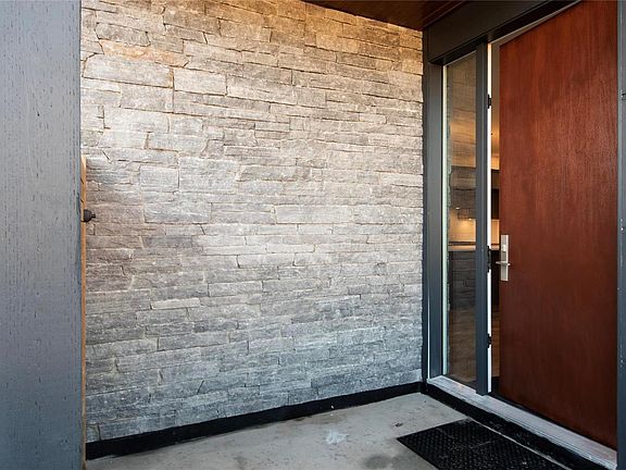 2nd image of 845 Lawson Ave #4