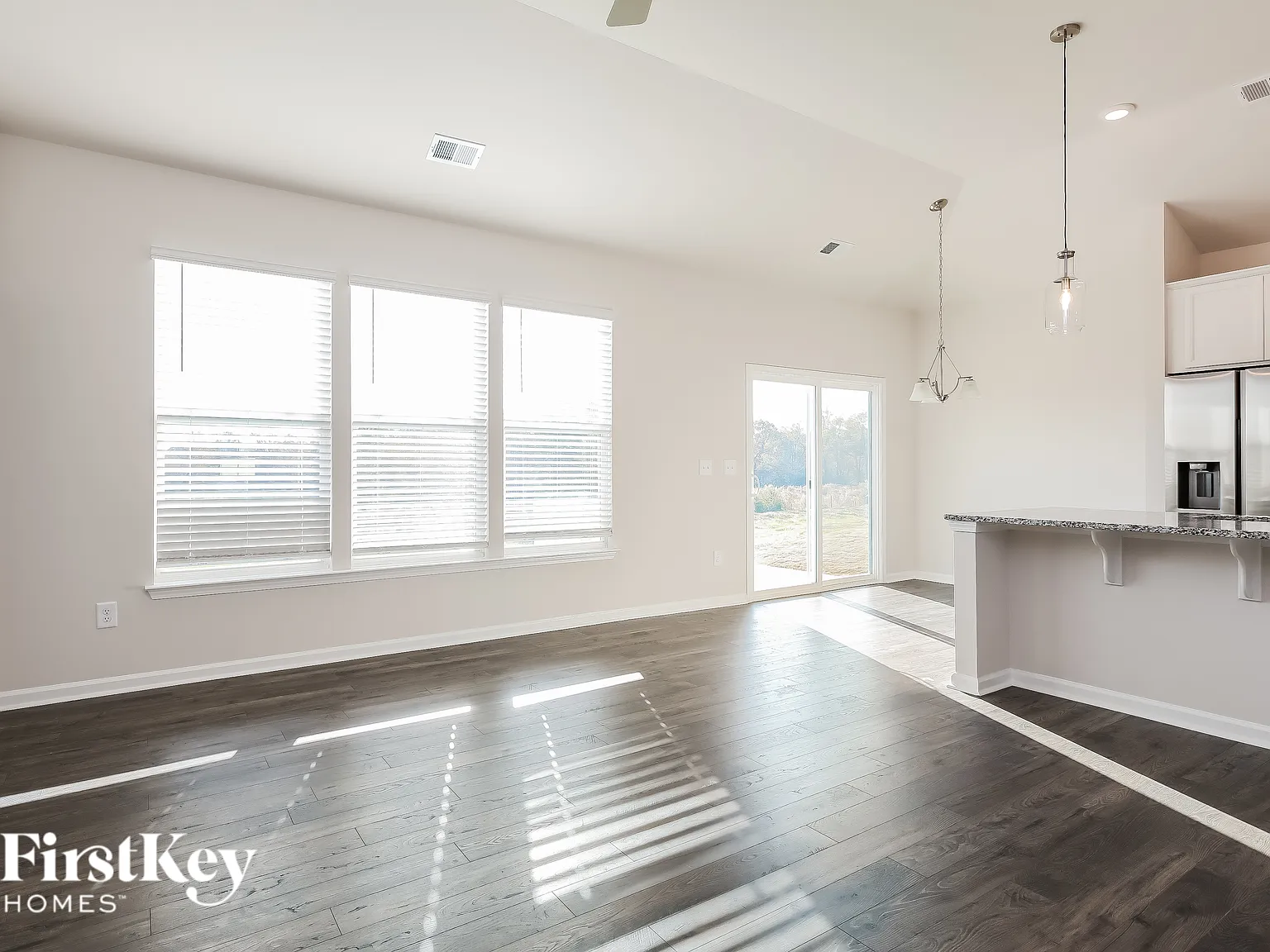 3 bed, 2.0 bath, 1593 sqft, $2,045 — Photo 4