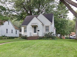 521 39th St, Moline, IL 61265