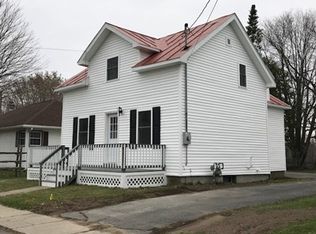 18 Pine St, Champlain, NY 12919