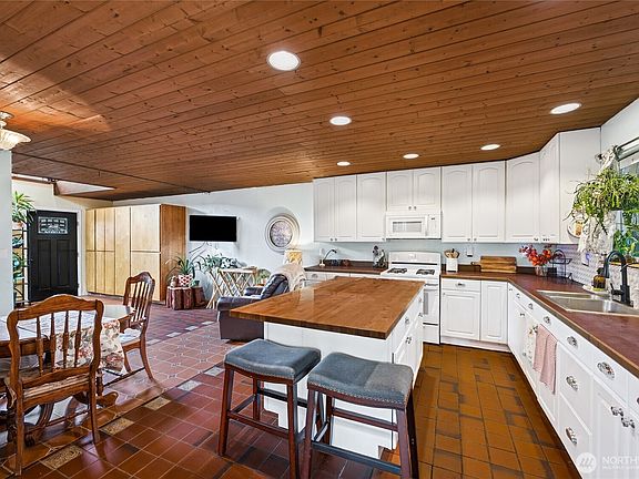 5th image of 171 E Old Farm Rd