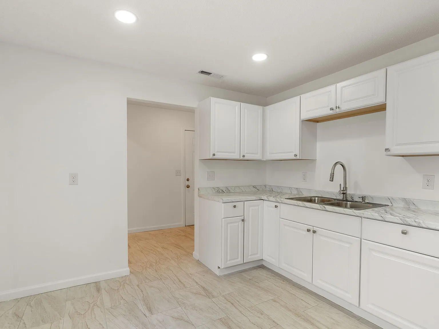 4 bed, 1316 sqft, $1,500 — Photo 4