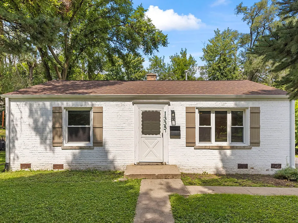 1335 College Ave
