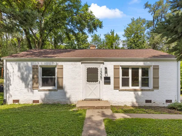 1335 College Ave, Wheaton, IL 60187