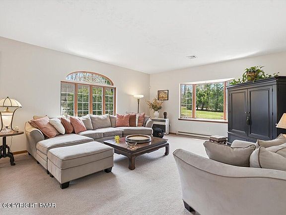 5th image of 414 Amber Ln