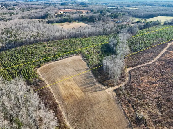 2 Trottinridge Rd, Chase City, VA 23924