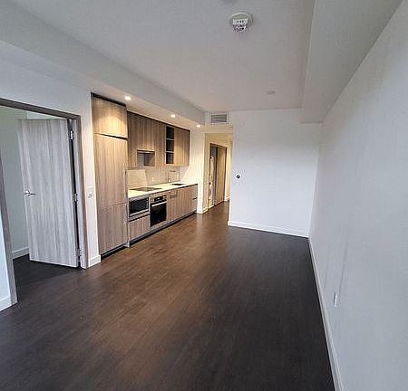 5th image of 95 McMahon Dr #605