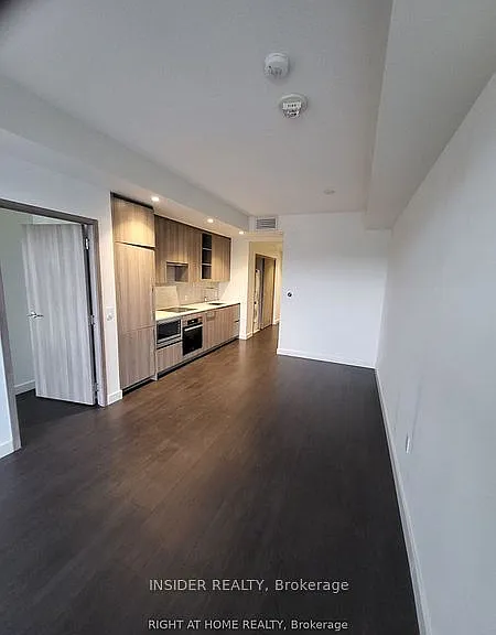 95 McMahon Dr #605 — Photo 5
