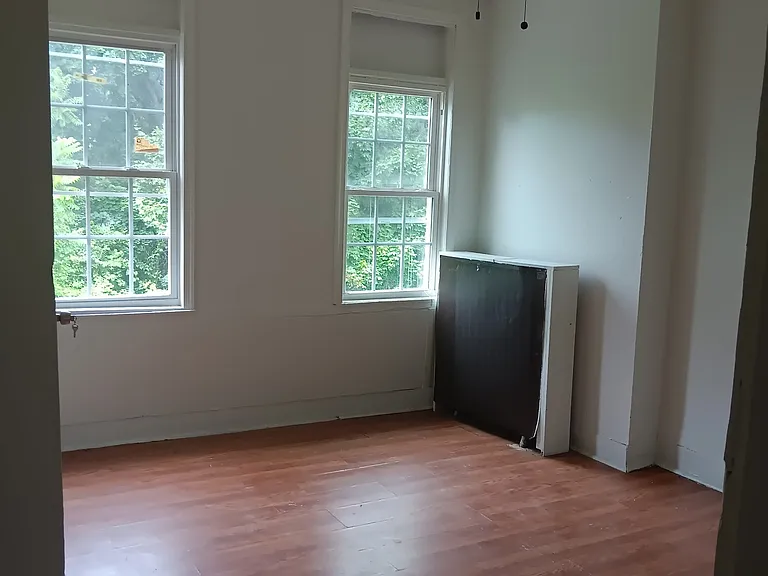131 E Coulter St — Photo 17