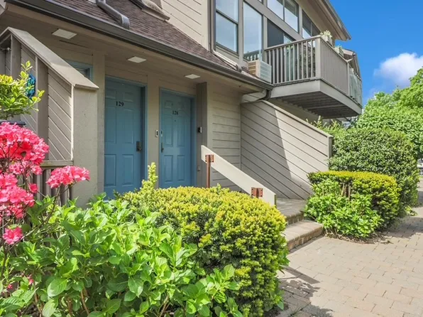 1465 E Putnam Ave, Greenwich, CT