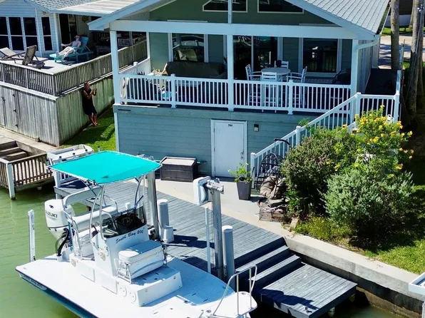 784 E Oyster Dr, Port Isabel, TX 78578