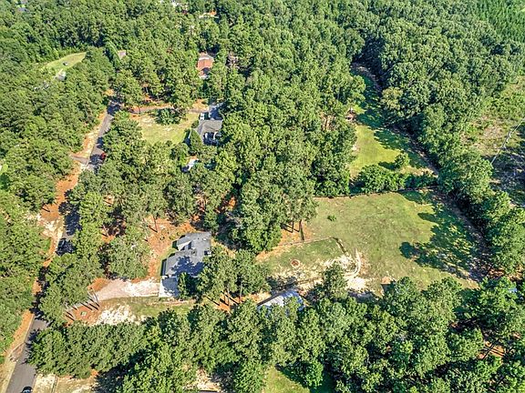 5th image of 226 Pine Hollow Dr
