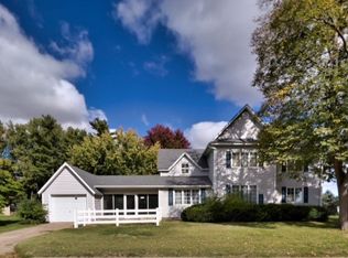 702 Elm St, Pella, IA 50219