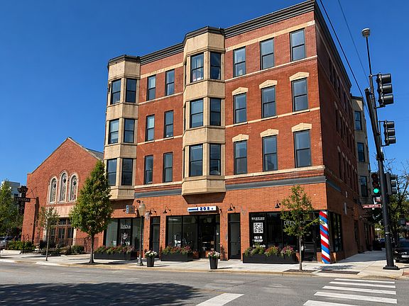 2nd image of 944 N Orleans St APT 202