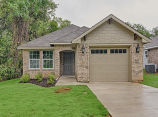 910 W Water St, Weatherford, TX 76086