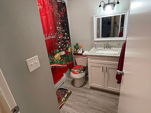 3rd image of 888 Burlwood St
