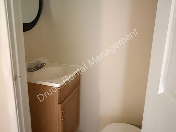 2nd image of 335 N Baronne St