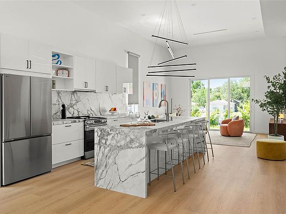 5th image of 718 14TH AVENUE S
