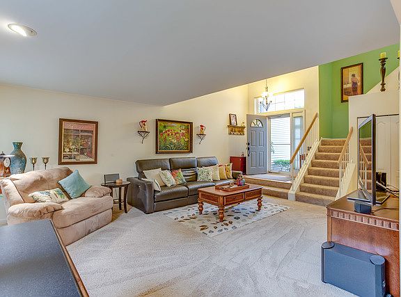 3rd image of 1429 Diamond Dr