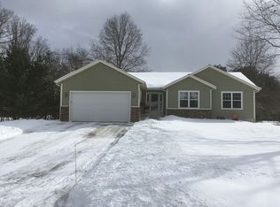 2785 Spring Green Dr, Fruitport, MI 49415