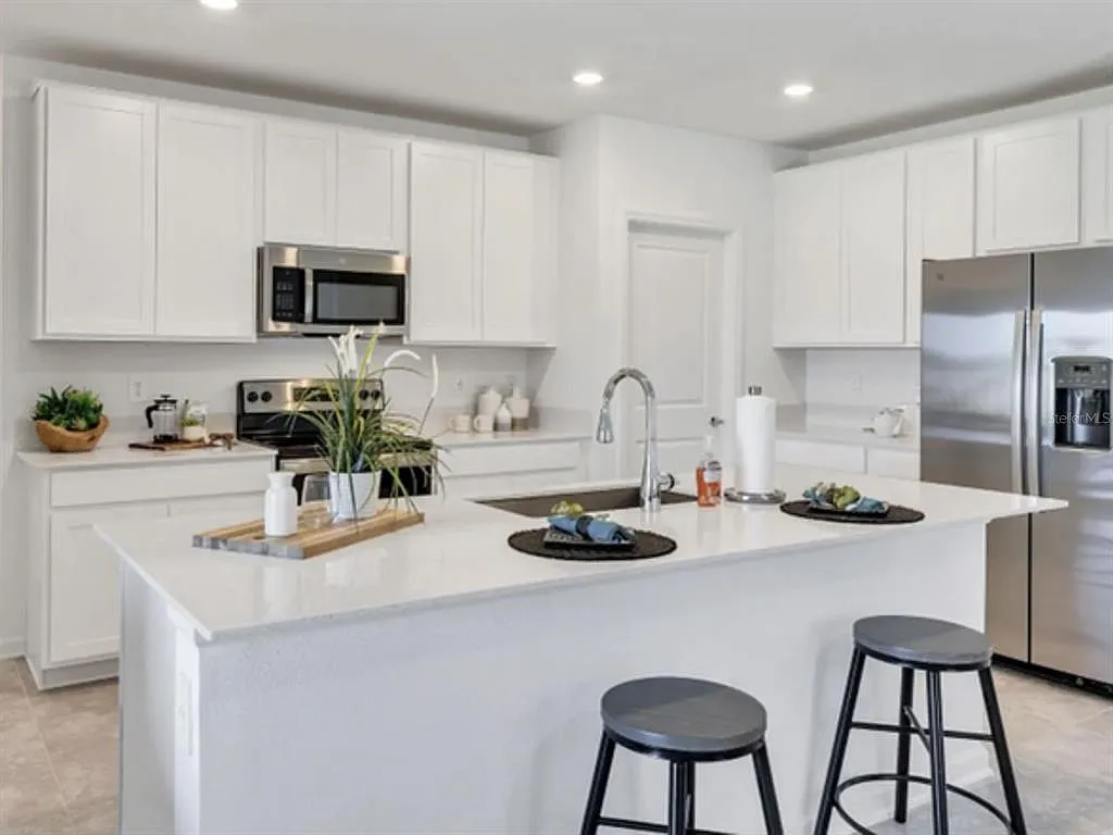 6 bed, 3.0 bath, 2580 sqft, $2,850 — Photo 3