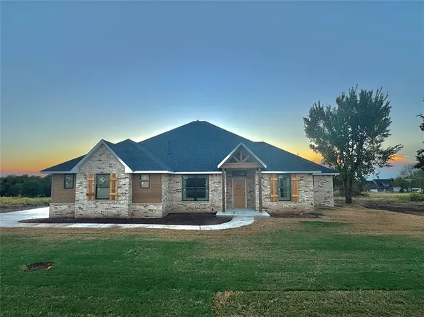 1953 Castle Dr, Guthrie, OK 73044