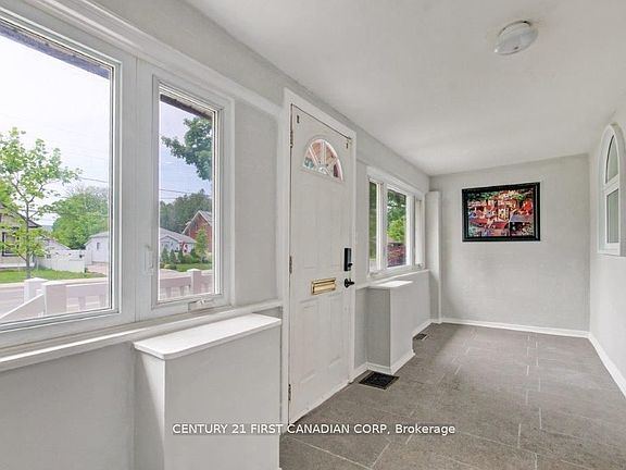 2nd image of 776 Quebec St
