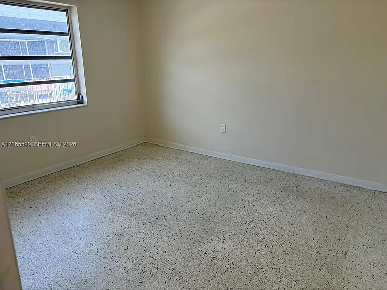 1838 SW 4th St #5 — Photo 2