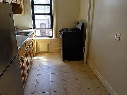 1st image of 294 Webster Ave #3R