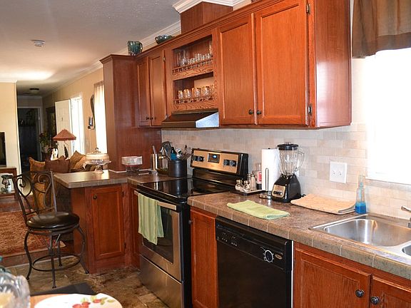 5th image of 1011 Cypress Pt