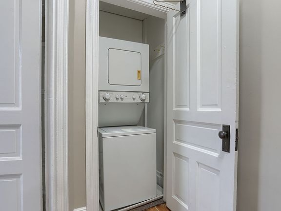 4th image of 1607 Green St APT 2