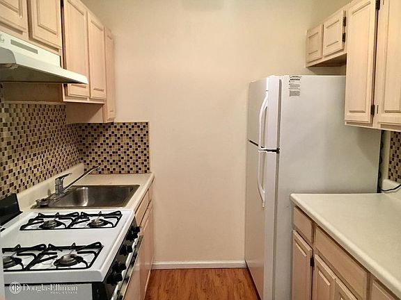 2nd image of 366 Saratoga Ave #2