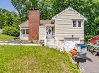 297 Robinwood Rd, Waterbury, CT 06708