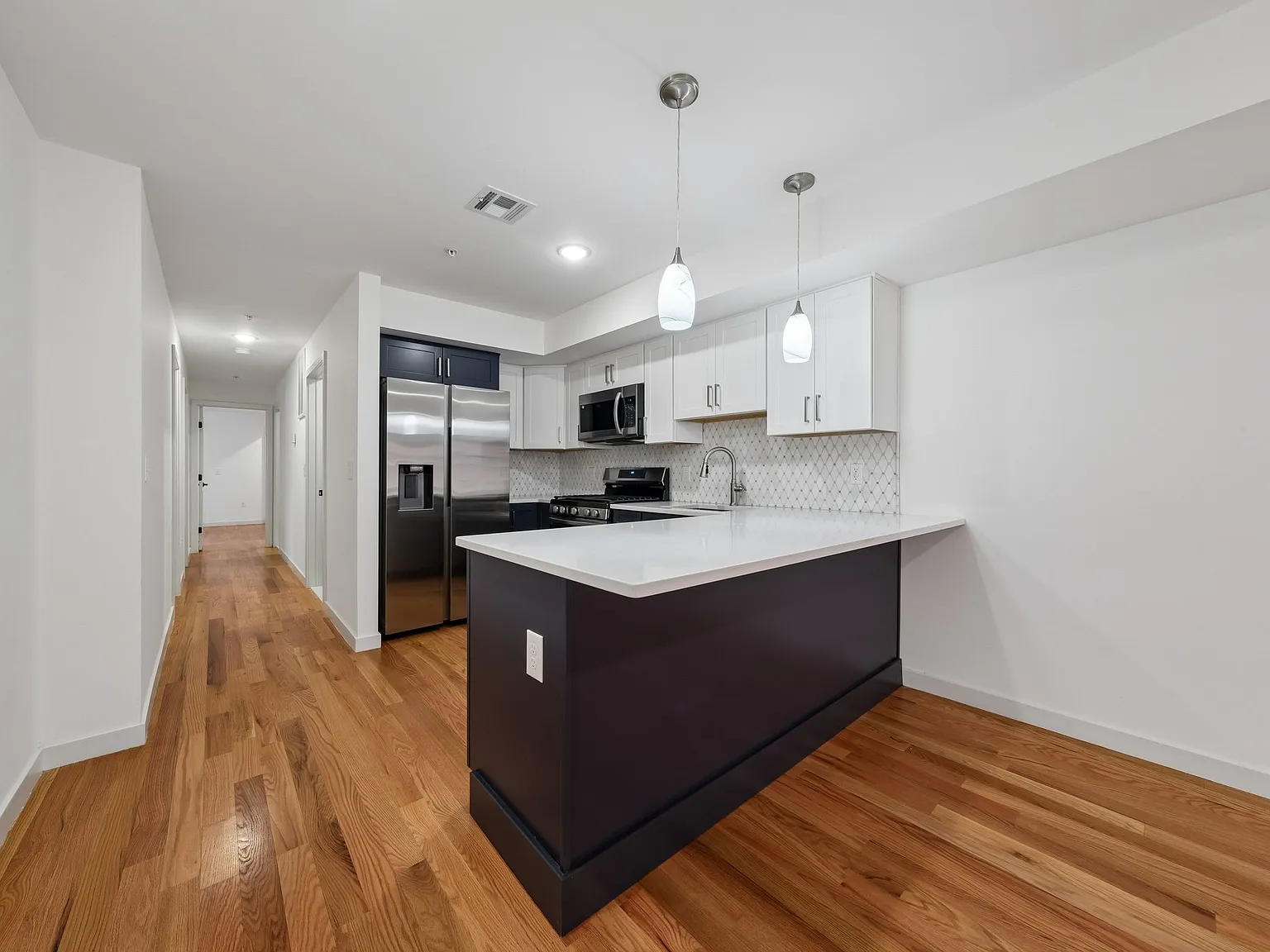 3 bed, 1200 sqft, $3,500 — Photo 2