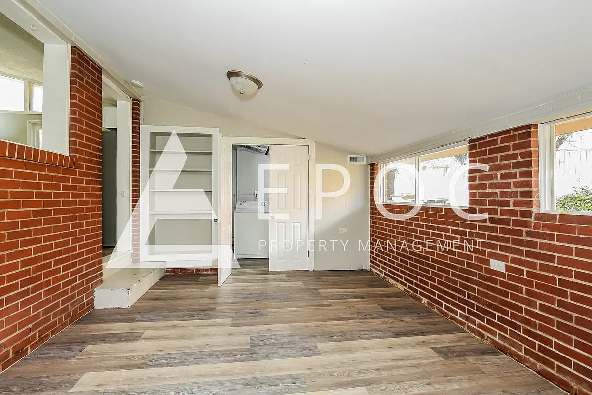 1611 Dunbar St — Photo 3