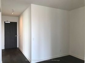 25 Richmond St E