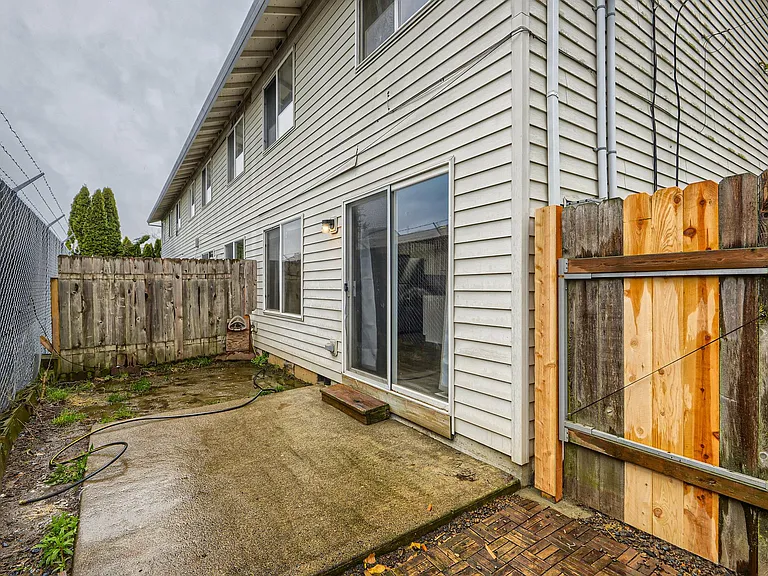 14318 SE Stark St #1 — Photo 27