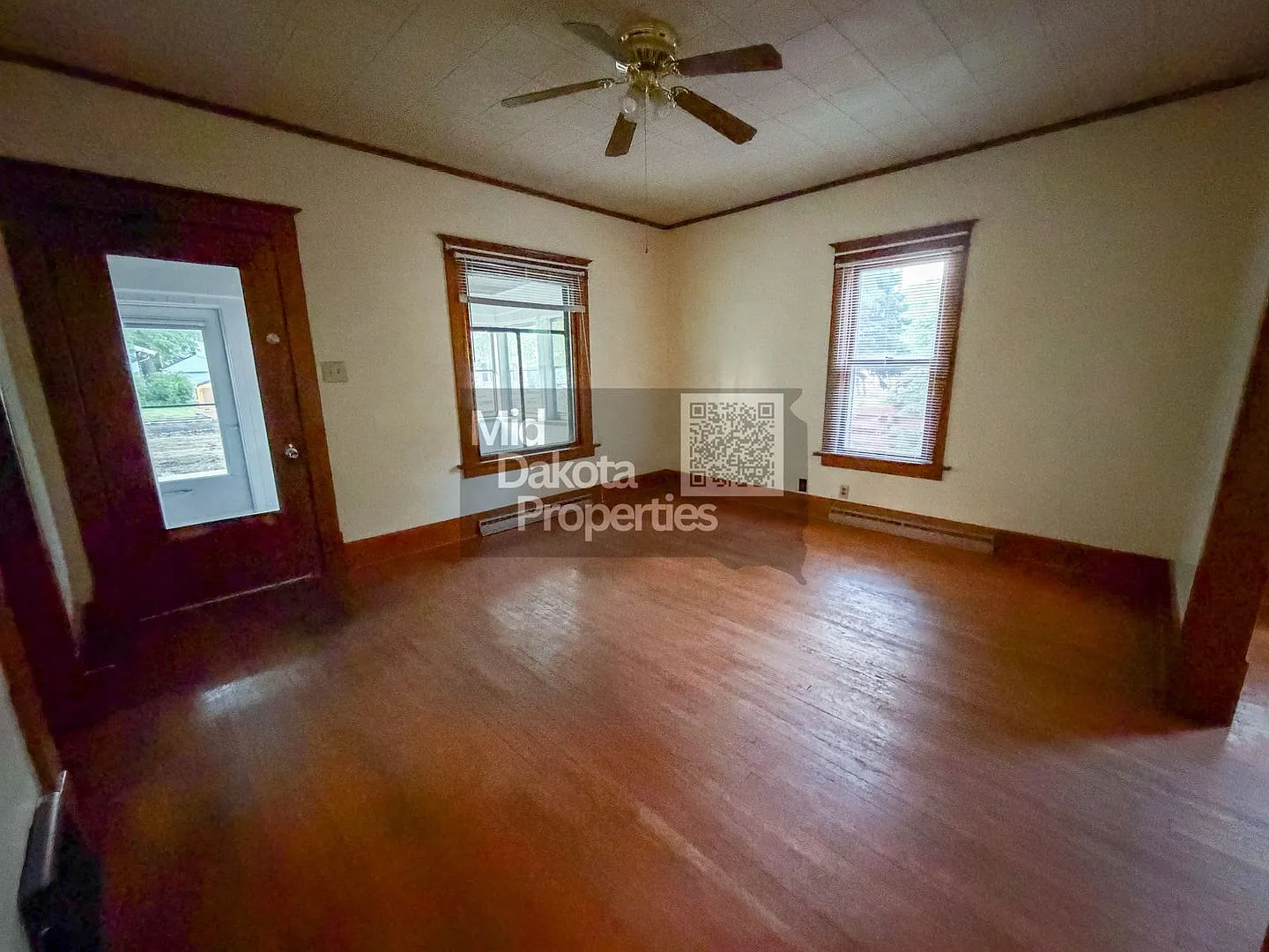 933 E 5th-3 Bedroom House — Photo 4